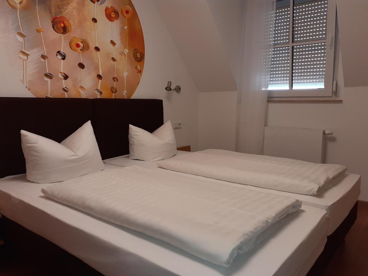 דיפולדיזוואלדה Hotel Am Schloss מראה חיצוני תמונה
