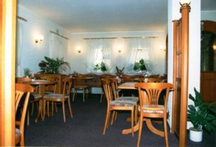 דיפולדיזוואלדה Hotel Am Schloss מראה חיצוני תמונה