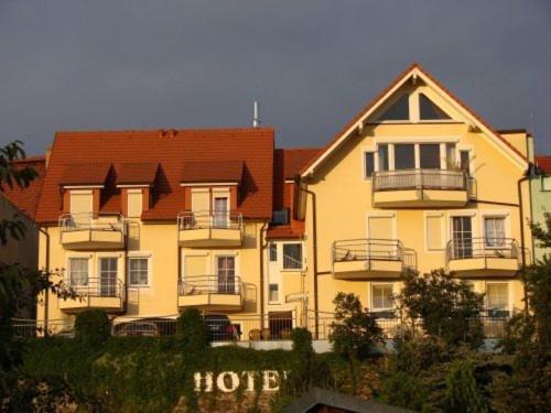 דיפולדיזוואלדה Hotel Am Schloss מראה חיצוני תמונה