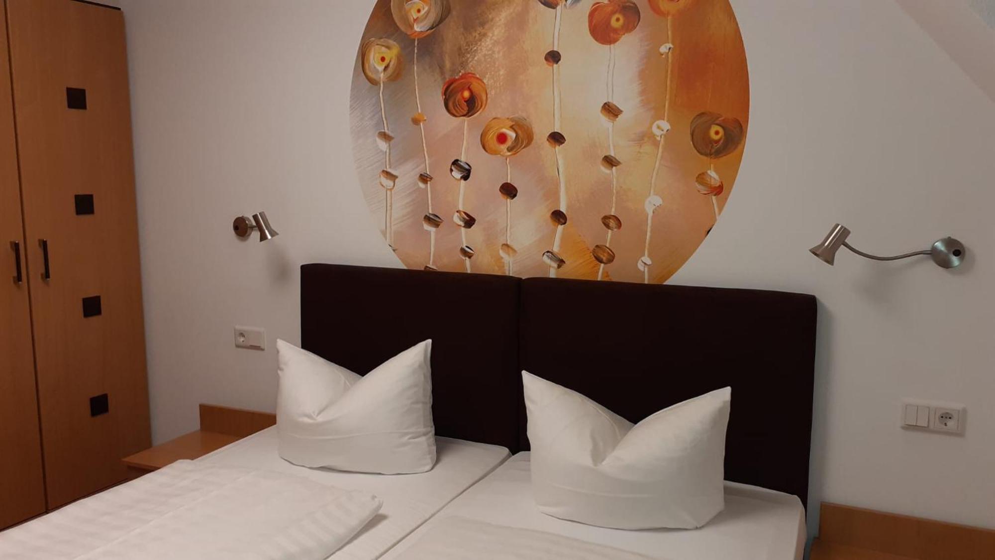 דיפולדיזוואלדה Hotel Am Schloss מראה חיצוני תמונה