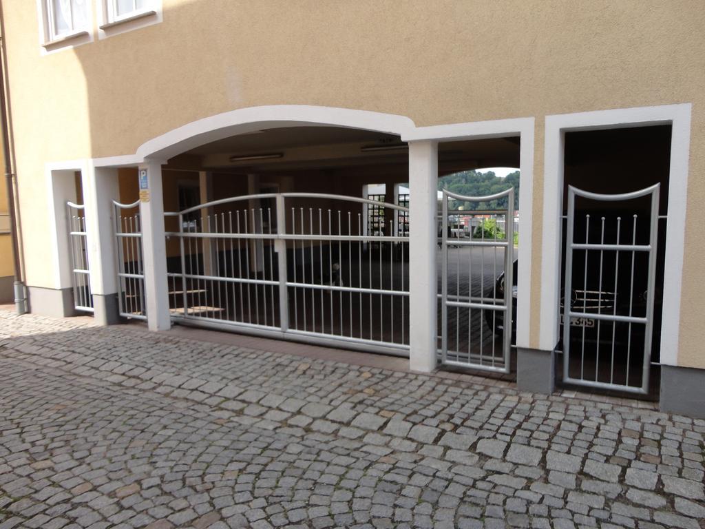 דיפולדיזוואלדה Hotel Am Schloss מראה חיצוני תמונה